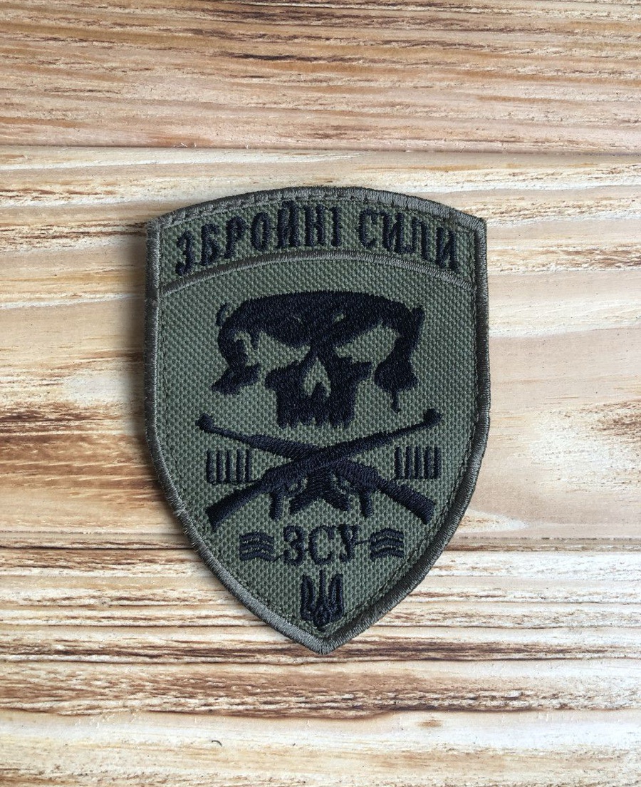 Шеврон щиток Тасtіс4Рго вишивка Збройні сили чорний череп з автоматами хакі фон (9*7)